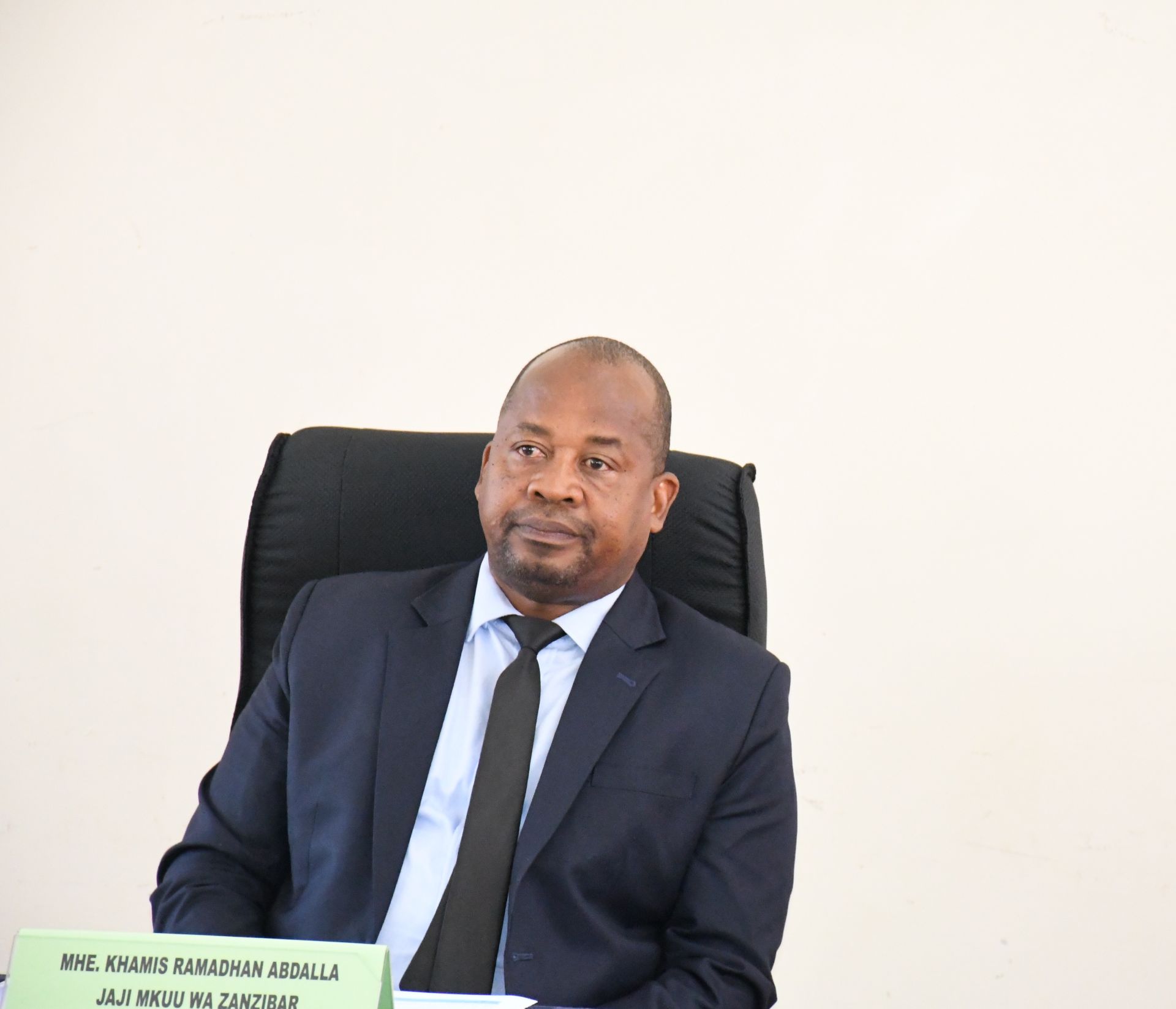 JAJI MKUU ATEMBELEA  KAMBI YA UJENZI WA MFUMO WA USIMAMIZI WA MASHAURI KWA NJIA YA KIELETRONIKI